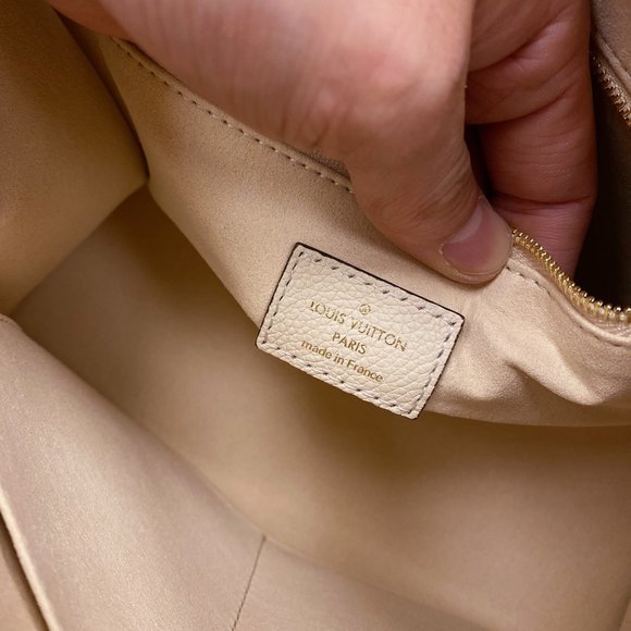 Louis Vuitton ONTHEGO MM Bag - Picture 8 of 9